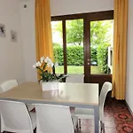 דירה Flat In A With Garden *