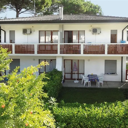 Flat In A With Garden דירה ביביונה