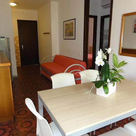 Apartment Flat In A With Garden *