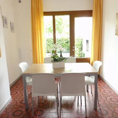 아파트 Flat In A With Garden